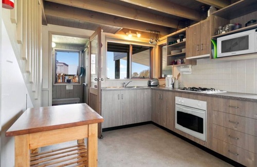 Dargo Cabin | Flake Out- High Country