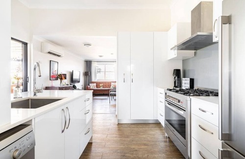 Cessnock House | Flamingo House - 7 mins to Pokolbin wineries, dog friendly, fully fenced