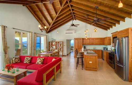 Belmont Villa | FLAMINGO SUNSET - heavenly sunsets, strolls to the beach & fun in the pool!