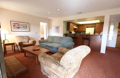 San Diego Country Estates Condo | FLASH SALE! Spacious 2BR Near Wine Country w/Resort Pool, Onsite Spa & WiFi