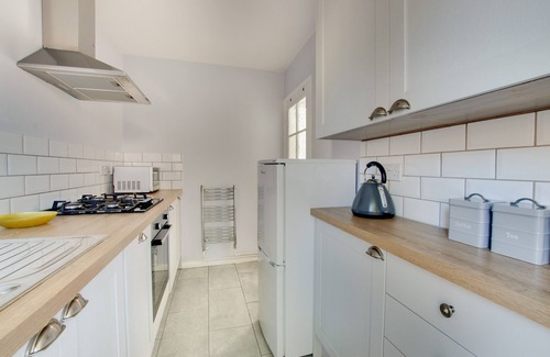 Southwold Apartment | Flat 1 Beach House, 4 East Cliff