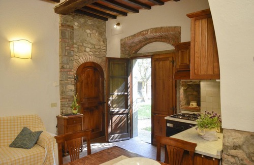 Il Borgo Apartment | Flat in Cortona - Tuscany for 4 People with Pool