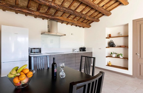 La Torre de Claramunt House | Flat Riu d'Agost with garden terrace