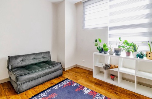 Kagithane Apartment | Flat with stylish wooden furniture 5 min to Kanyon