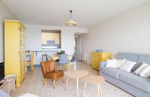 Les Sables d'Olonne Apartment | Flat with uninterrupted view of Baie des Sables - 4 people