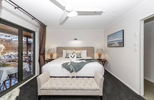 Waitakere Cabin | Flaxmere House - Luxury Accommodation and Venue