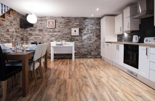 Llanddowror Cottage | Fletcher Coach House - 3 Bedroom Cottage - Pendine