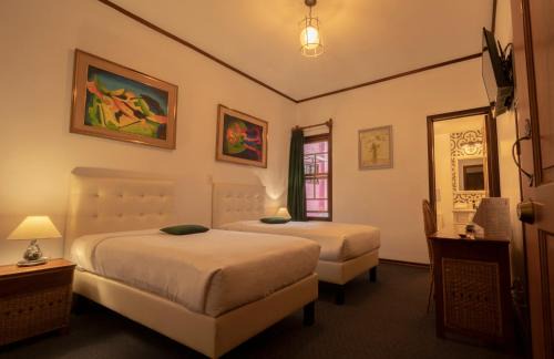 Catedral Hotel | Fleur de Lys