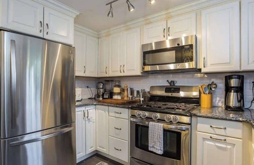 Greenwich Apartment | Flex Comfort Apts of Greenwich #2