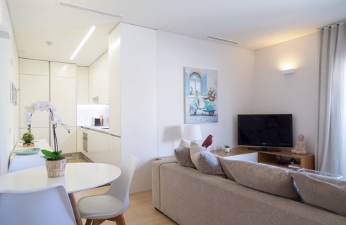 Sao Jorge de Arroios Apartment | FLH Saldanha Minimalist Flat