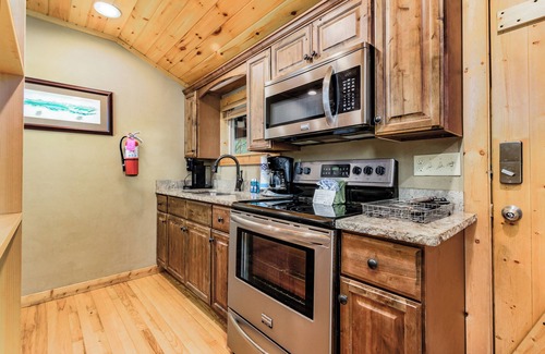 Pittman Center Cabin | Flint Rock Cabin on the Water
