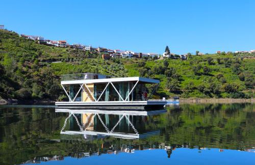Oleiros Boat Rental | Floating Álvaro