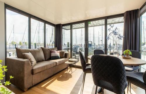 Volendam Boat Rental | Floating Comfort Houseboat