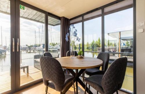Volendam Boat Rental | Floating Comfort Houseboat