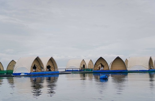 Kaputian Boat Rental | Floating Home in Reef Resort Unit 10