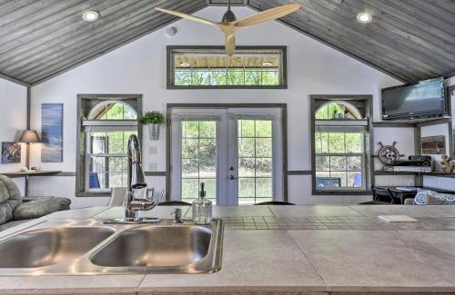 Vancouver House | Floating Home on Columbia River with Provided Kayaks