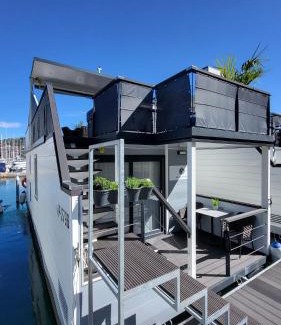 Seca Apartment | Floating House - MARINA PEARL