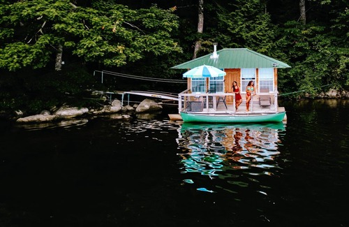 Monmouth Boat Rental | Floating Island Cabin Private Pet-Friendly Retreat