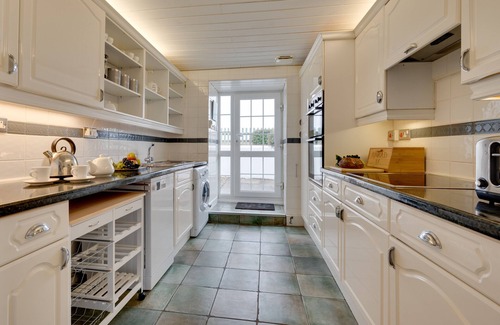 Sennen House | Flora Belle Cottage - Two Bedroom House, Sleeps 4