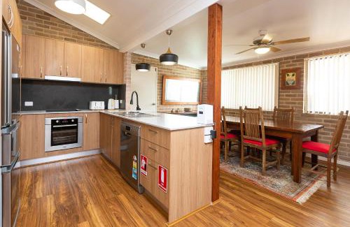 Tuncurry House | Flora Parade 6