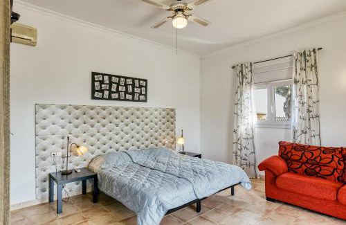 Torroella de Fluvia Villa | Flores