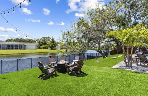 Plantation House | Florida Dream Home: Pool Lakeview Game Room ~