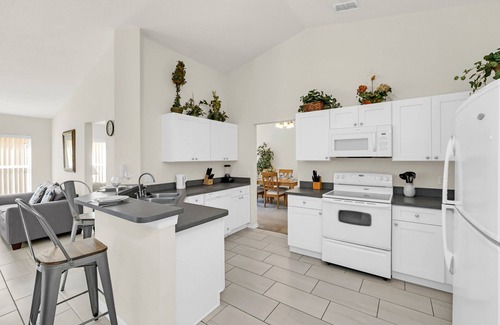 Sandy Ridge Villa | Florida Escape: Private Pool Villa, 20 Min to Disney!