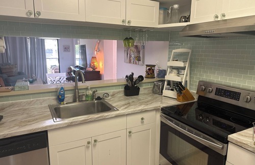 Pinellas Point Apartment | Florida home family ready for the sun and beachn