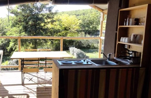 Banon House | Flower Camping le Epi Bleu * - Cabane Lodge sur pilingis Comfort 24m2 (2 bedrooms) - covered terrace 10m2 4 people