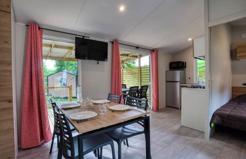 Tremolat House | Flower Camping LES BERGES DE LA DORDOGNE * - Mobil-Home Premium 29m2 Bahia - 2 bedrooms + covered terrace +LV + TV + CLIM 4 people