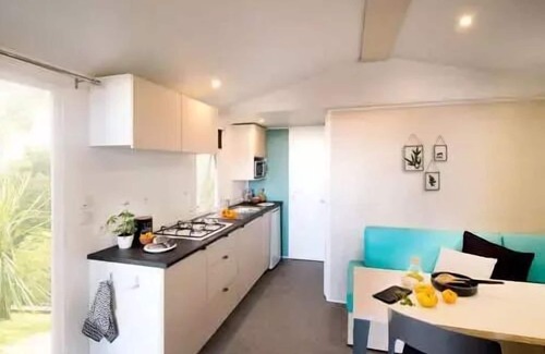 Grignan House | Flower Camping LES TRUFFIERES * - Mobil home Lavande COMFORT 28m2 2 bedrooms +TV + Air conditioning +Terrace covered 11m2 4 persons