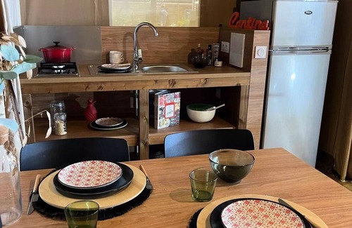 Brehemont House | Flower Camping Loire et Châteaux * - Lodge Toilet Comfort 25m2 (2 bedrooms) - with sanitary facilities - covered terrace 4 people