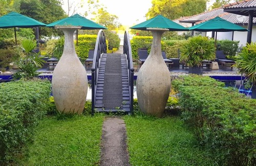 Mahasenpura House | Flower Garden Lake Resort