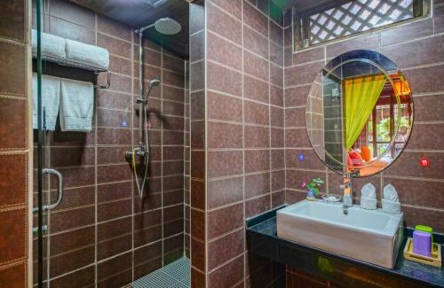 Dayan Old Town House | Flower without boundry