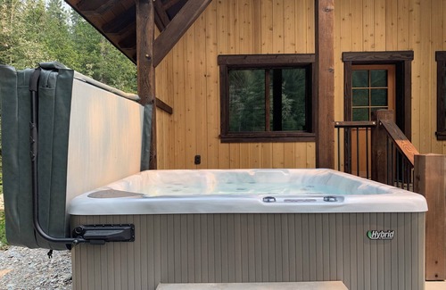 Golden Cabin | Flowing Waters Cabins Explorer