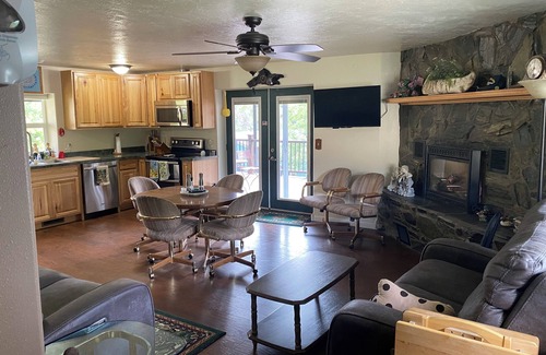 Cascade House | Fly Fishing & Relaxing along the Missouri River/Big Belt Mountains of Montana.