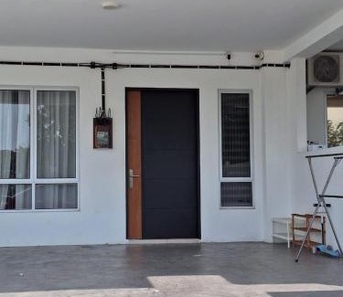 Bandar Sri Sendayan House | Fly! Homestay @ Sendayan