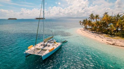 Carti Tupile Boat Rental | Flying Ginny Lagoon 55 Catamaran All-Inclusive Charter