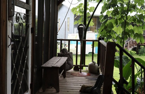 Opelousas House | ★ Folk Art HonkyTonk Museum - Pvt brm & full bath ★
