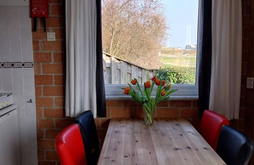 Petten Apartment | Fondly furnished holiday home for 2/3 pers., all rooms on ground floor