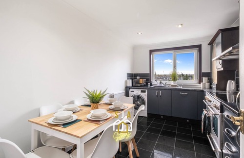 Central Aberdeen Apartment | Fonthill Stay - SJA Stays - 3 Bed Apartment