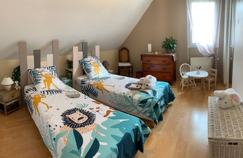 Vienne en Val Bed & Breakfast | For rent: 2 bedrooms (1 with double bed, convertible into 2 twin beds).