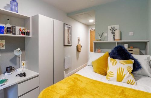 Leeds Apartment | For Students Only - The Refinery in Leeds