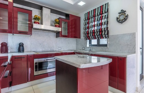 Mellieħa Heights Apartment | For those who prefer to cook their own meals, this kitchen is well-equipped and is a beautiful space to create heartly dishes! Towels and linen are included, Kettle, Toaster, Hair dryer, Washing machine, coffee maker, dishwasher, microwave.