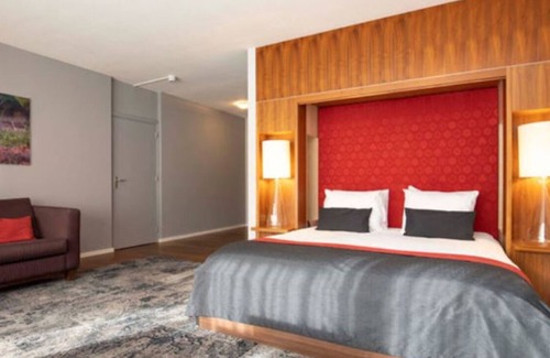 Wolfheze Hotel | Forest Getaway in Gelderland – Suite Near Veluwe Trails, Sauna & Restaurant