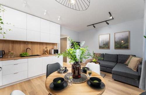Debniki Apartment | Forest House by Cozyplace
