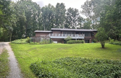Buchanan Apartment | Forest Retreat Private Studio. Full kitchen and bathroom, queen bed, sleep sofa.