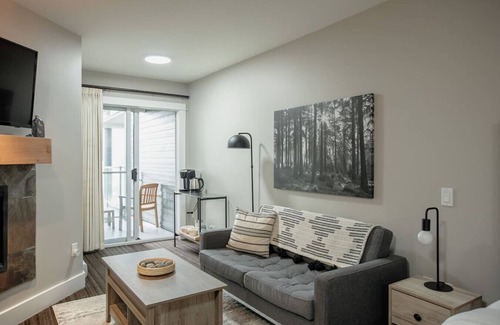 Regional District of Nanaimo Apartment | Forest Stream Escape Suite B