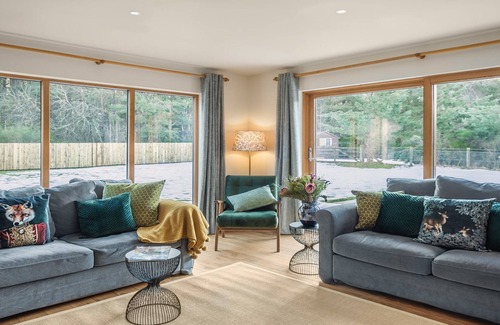 Nethy Bridge Cabin | Forest Trail Lodge - a house that sleeps 9 guests in 3 bedrooms