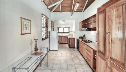 Norfolk Island House | Forrester Court Cliff Top Cottages